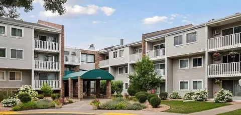 1601 N Innsbruck Dr #319, Fridley, MN 55432