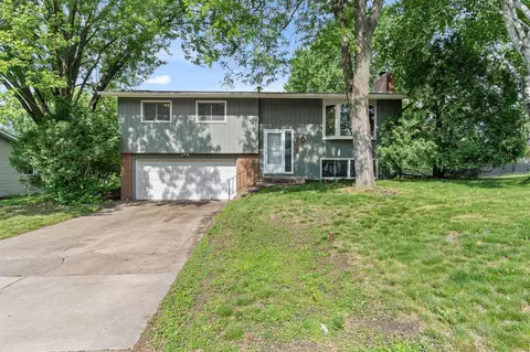 3225 Hillsboro Ave N, New Hope, MN 55427