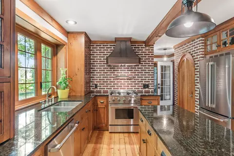 16660 Lakeview Ct, Lakeville, MN 55044