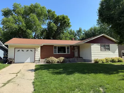 610 Kathryn Ave, Marshall, MN 56258