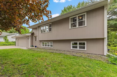 300 Iris Ln SW, Saint Michael, MN 55376