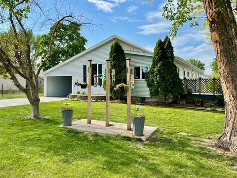 729 10th St E, Wabasha, MN 55981
