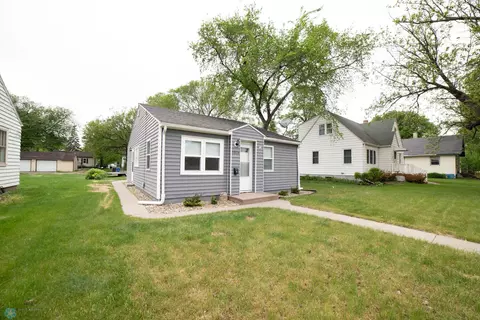 1514 8th St N, Fargo, ND 58102