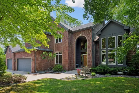 7517 Bent Bow Trl, Chanhassen, MN 55317