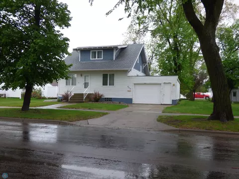 423 9th St N, Wahpeton, ND 58075