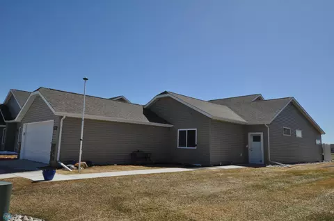 1962 62nd Ave S, Fargo, ND 58104
