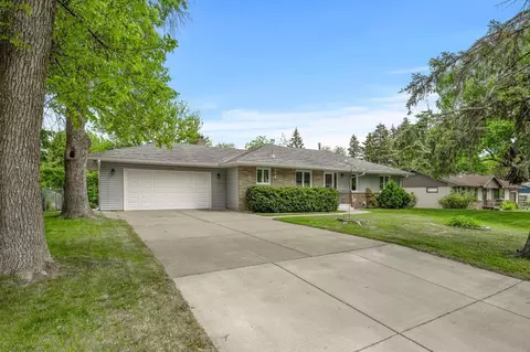1213 Highview Dr, New Brighton, MN 55112