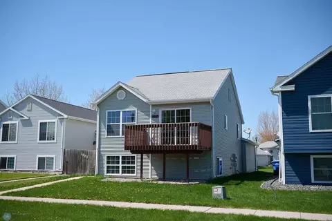 1917 57th Ave S, Fargo, ND 58104
