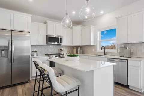 Kitchen - 1715 Upper 141st St E, Rosemount, MN 55068 photo 2 of 3