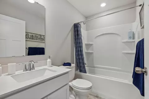 Bath - 1525 143rd St E, Rosemount, MN 55068 photo 2 of 2