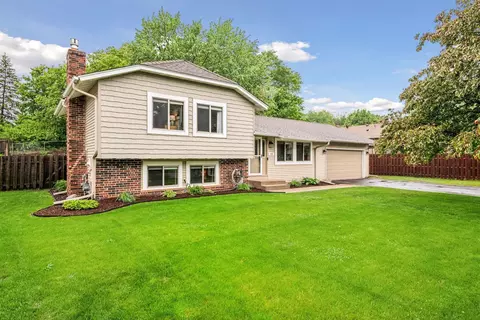 1686 Walnut Ln, Eagan, MN 55122