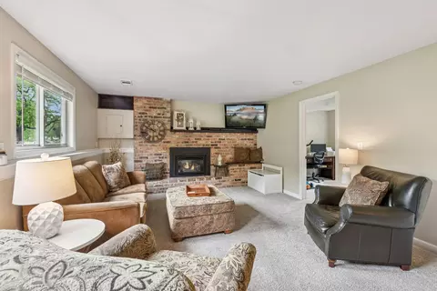 Living - 1686 Walnut Ln, Eagan, MN 55122 photo 2 of 5