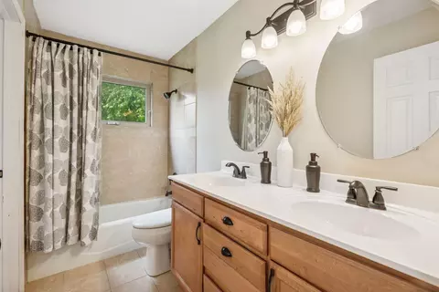 Bath - 1686 Walnut Ln, Eagan, MN 55122 photo 1 of 2