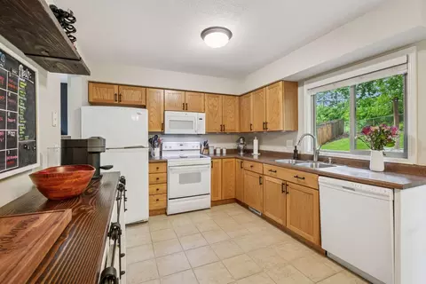 Kitchen - 1686 Walnut Ln, Eagan, MN 55122 photo 2 of 3