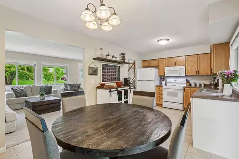 Dining - 1686 Walnut Ln, Eagan, MN 55122 photo 4 of 4