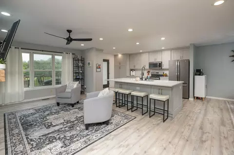 907 Rodeo Dr SE, Pine Island, MN 55963