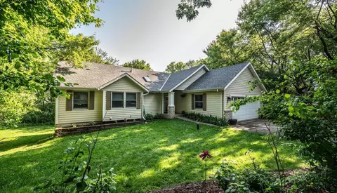 2211 Douglynn Ln, Saint Paul, MN 55119