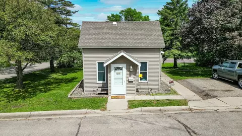 809 Riverside Ct, Fergus Falls, MN 56537