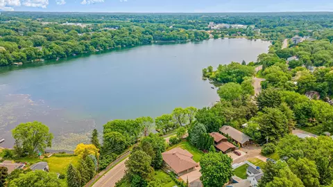 432 Mccarrons Blvd S, Roseville, MN 55113