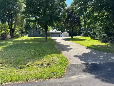 9340 Pierson Lake Dr, Chaska, MN 55318