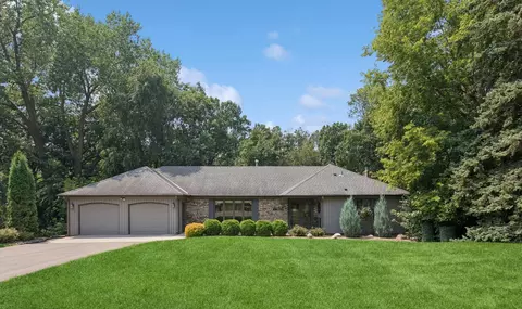 111 Pony Ln W, Apple Valley, MN 55124