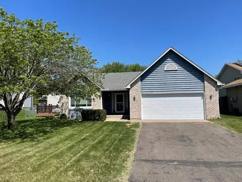 7548 19th St N, Oakdale, MN 55128