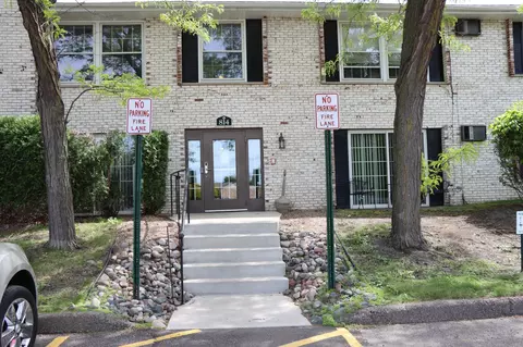 814 Old Settlers Trl #6, Hopkins, MN 55343