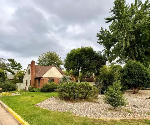 425 Kinnickinnic St, Prescott, WI 54021