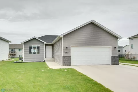1062 46th Ave S, Moorhead, MN 56560