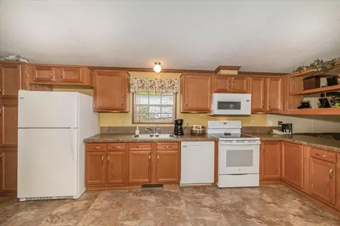 Kitchen - 29 Burger Dr, Duluth, MN 55808 photo 1 of 1