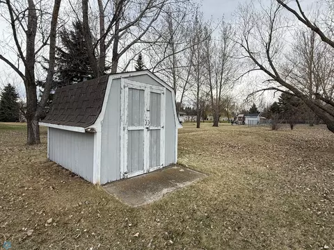2118 11th Ave SW, Devils Lake, ND 58301 photo 8