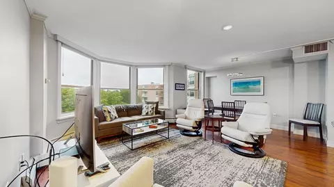 1425 W 28th St #519, Minneapolis, MN 55408