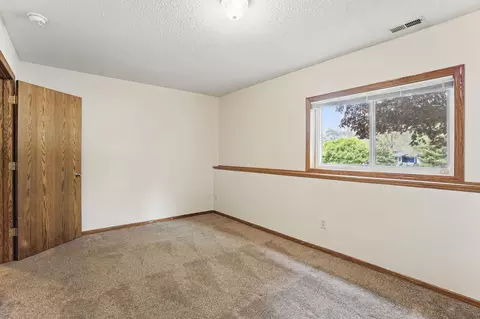 Bedroom - 109 Robert Rd, Jordan, MN 55352 photo 6 of 8