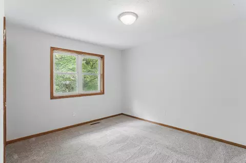 Bedroom - 109 Robert Rd, Jordan, MN 55352 photo 3 of 8