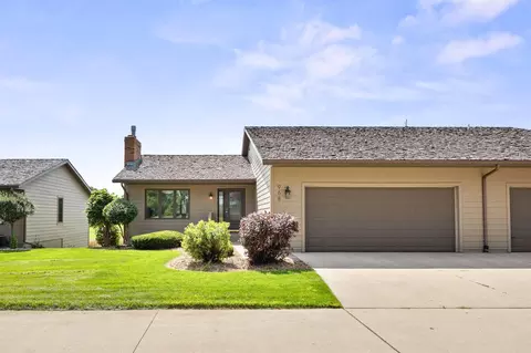 968 Rolling Greens Ln NW, Hutchinson, MN 55350