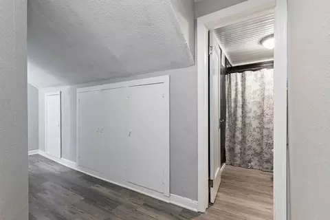 Entry Way - 806 N 4th St, Marshall, MN 56258 photo 2 of 2