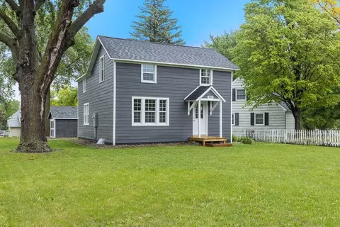 Exterior - 806 N 4th St, Marshall, MN 56258 photo 3 of 10