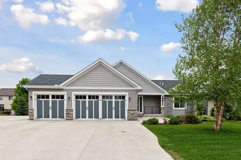 1429 10th Street Cir SE, New Prague, MN 56071