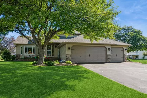 8935 Regent Pkwy, Brooklyn Park, MN 55443