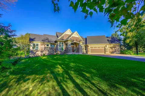 278 Saint Annes Pkwy, Hudson, WI 54016