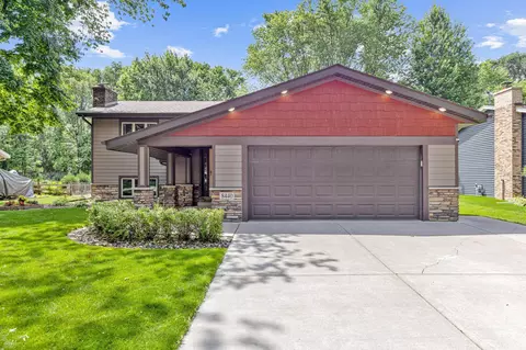 8440 Knollwood Dr, Mounds View, MN 55112