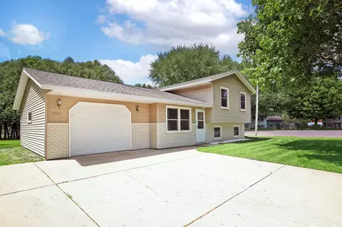 1305 5th St NW, Waseca, MN 56093