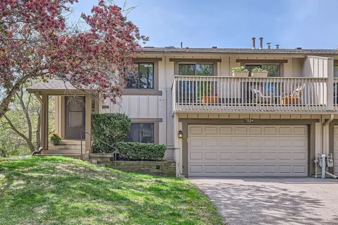7224 Woodstock Curv, Bloomington, MN 55438