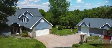 8431 County 17 Blvd, Cannon Falls, MN 55009