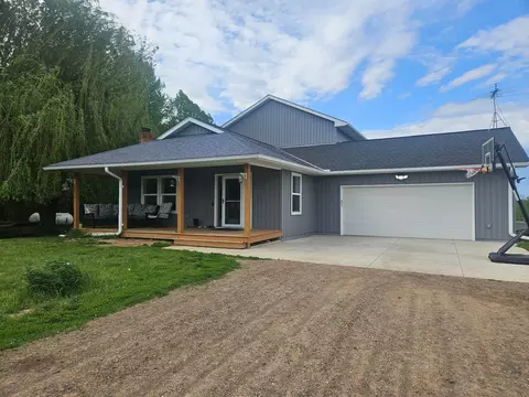 2191 389th Ave NW, Stanchfield, MN 55080
