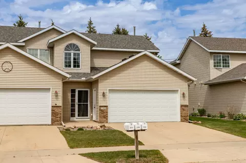 2804 Viola Heights Dr NE, Rochester, MN 55906