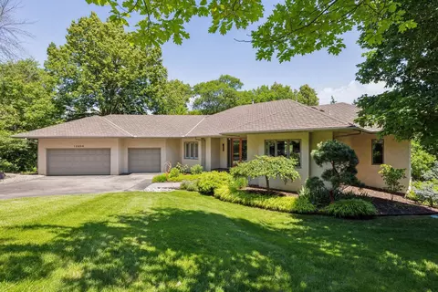 13936 Oakland Pl, Minnetonka, MN 55305