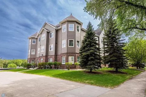 404 8th St S #303, Fargo, ND 58103