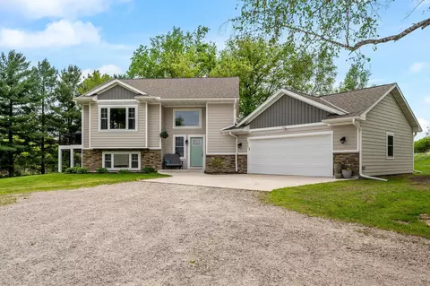 975 100th St NE, Monticello, MN 55362