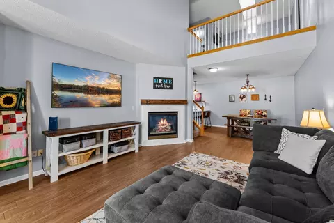 2248 River Rock Ln, Shakopee, MN 55379